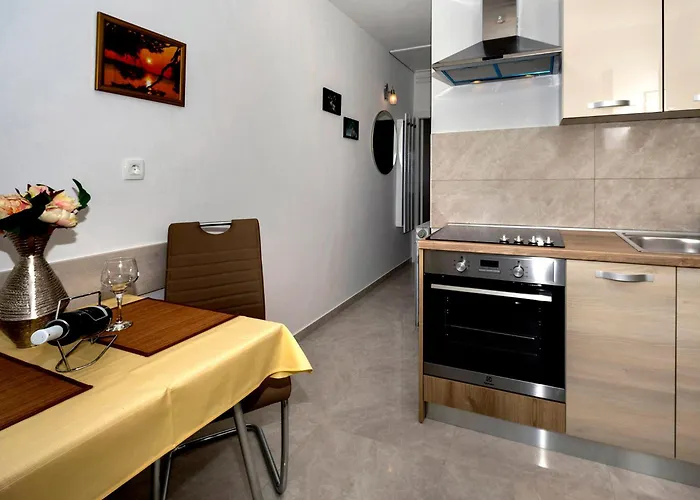Renato Apartman